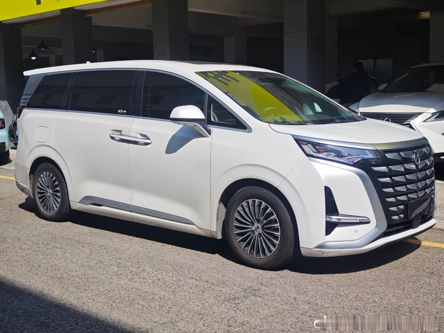腾势D9 DM-i AWD 尊荣四驱版增程MPV 7座豪华商务车 满电满油970