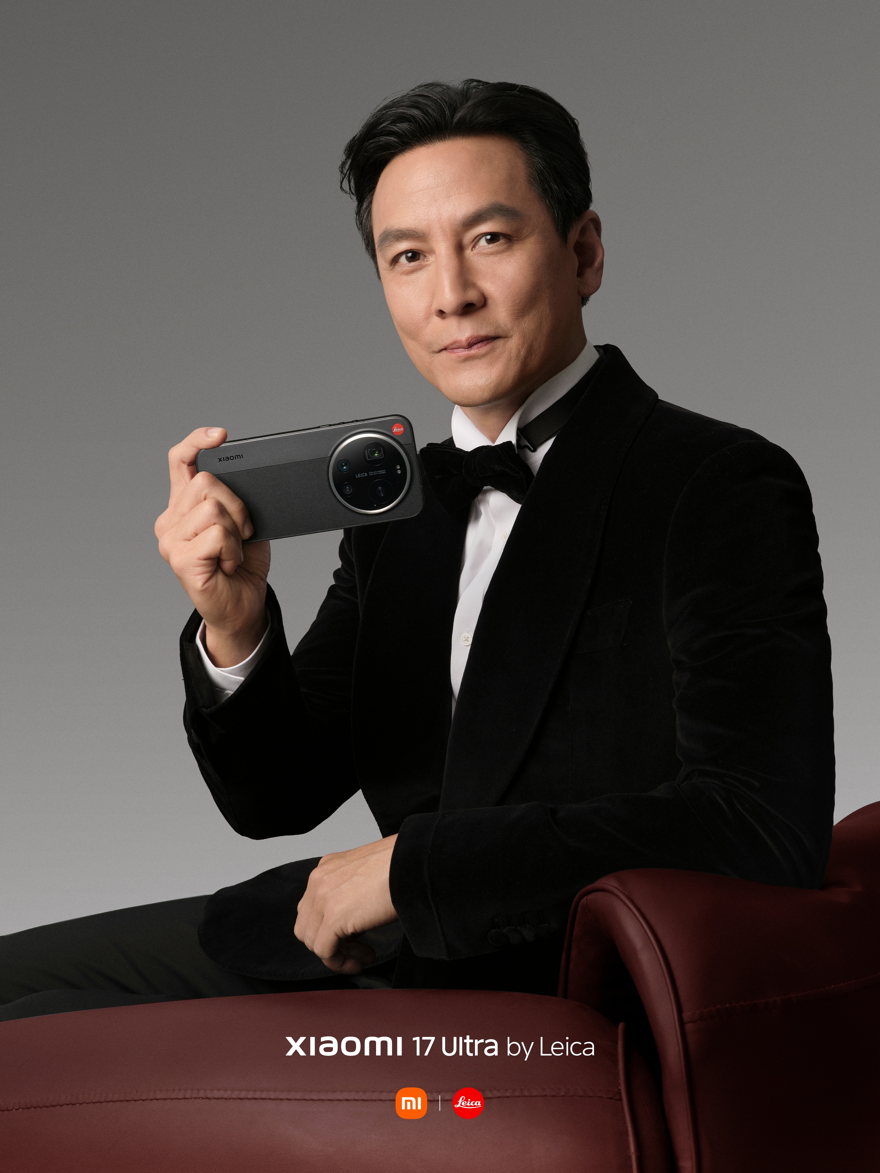 吴彦祖开箱小米17Ultra新配色黑银色小米17 Ultra 3月10日首销就送
