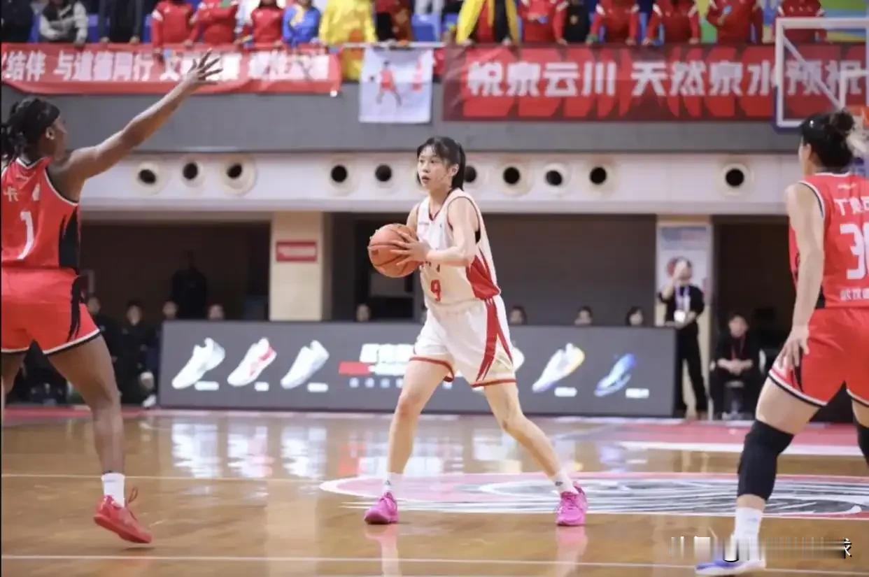 春秋笔法，阴阳文章！昨晚进行的WCBA常规赛中，武汉女篮在末节一度领先18分的情