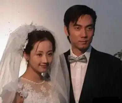 1994年，林依轮娶了选美亚军西华，婚后他将600万积蓄全交给老婆保管，不久后，