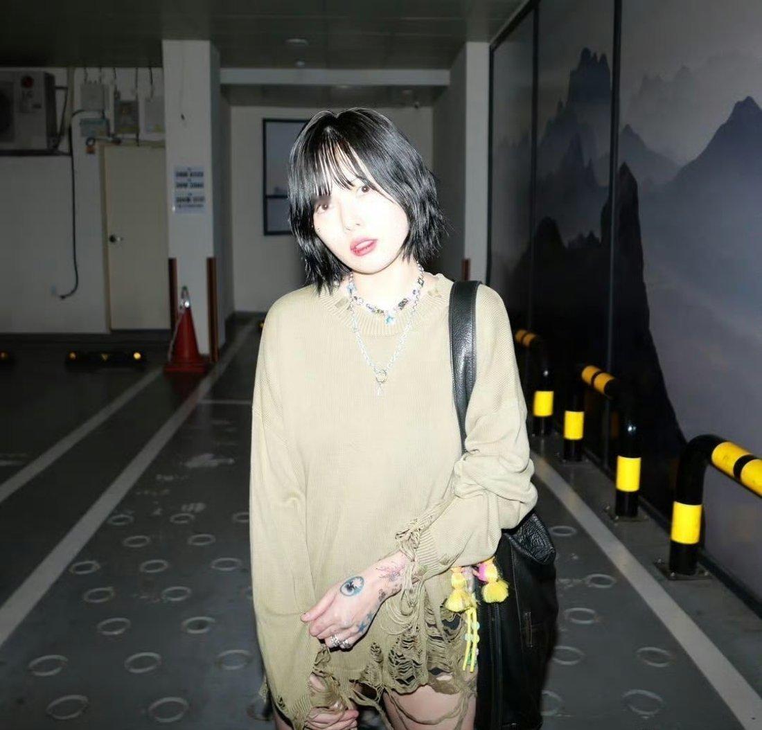 泫雅体重49公斤身体健康是第一位的！不要过于瘦了[拜托][拜托] ​​​