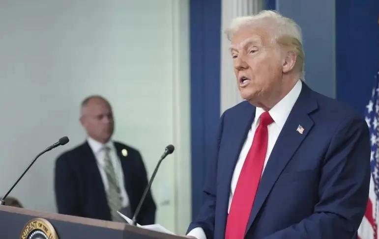 【命悬一线】
当地时间2026年1月8日，美国总统特朗普在接采访时说道：
美国正