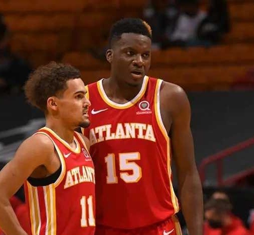 本赛季卢尼和卡佩拉终究不是一个级别的[并不简单][并不简单]卢尼：27岁，打了4