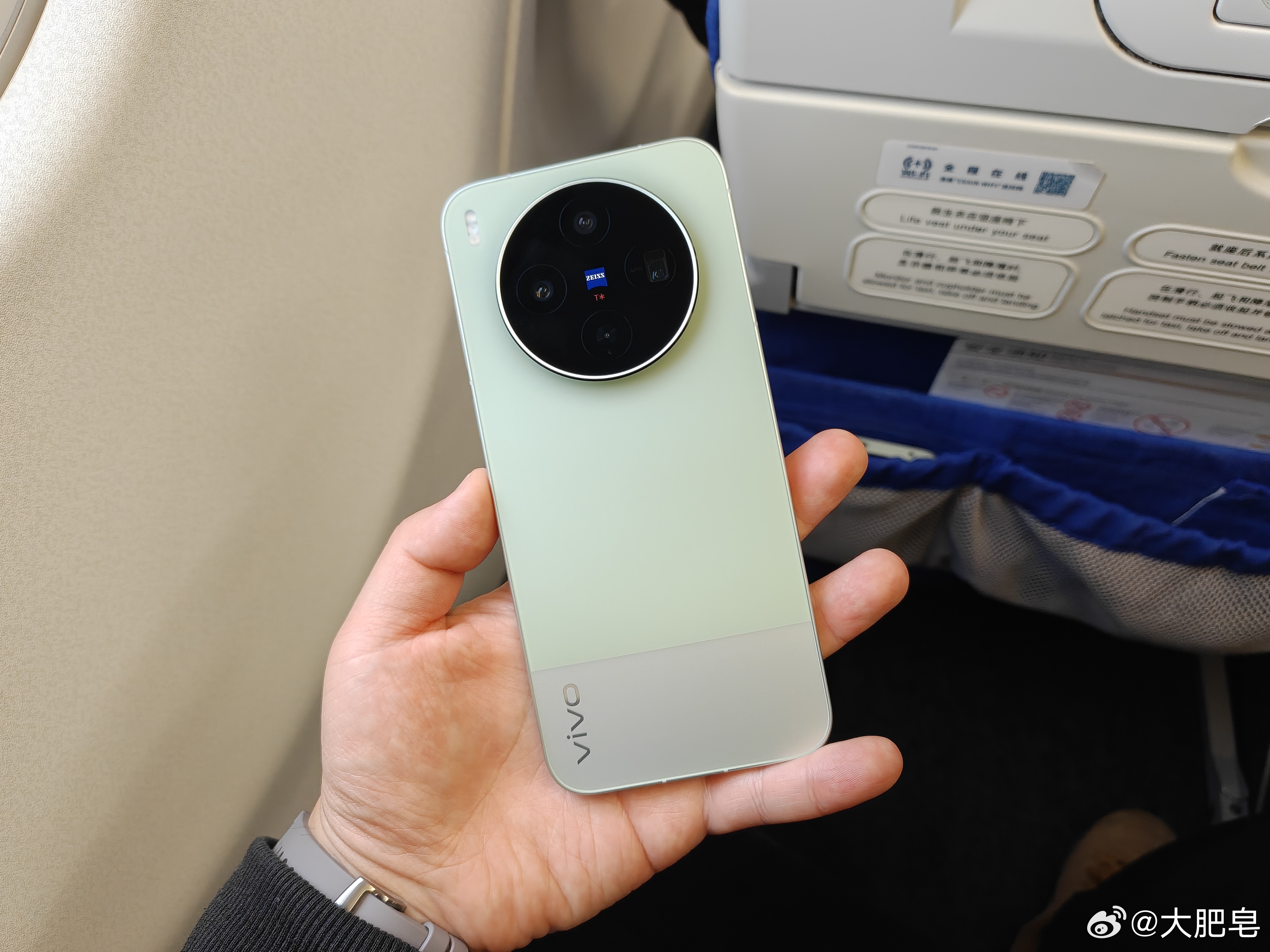 vivo发布了一台相机 我拿到了这台小相机，我真的觉得可以把它称作为相机了，因为