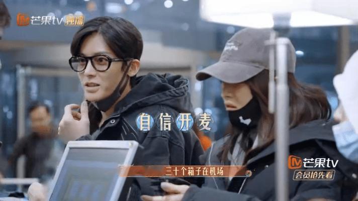 #铁打的侯明昊流水的翻译机#侯明昊不是在翻译就是在翻译的路上，真是铁打的小侯，流