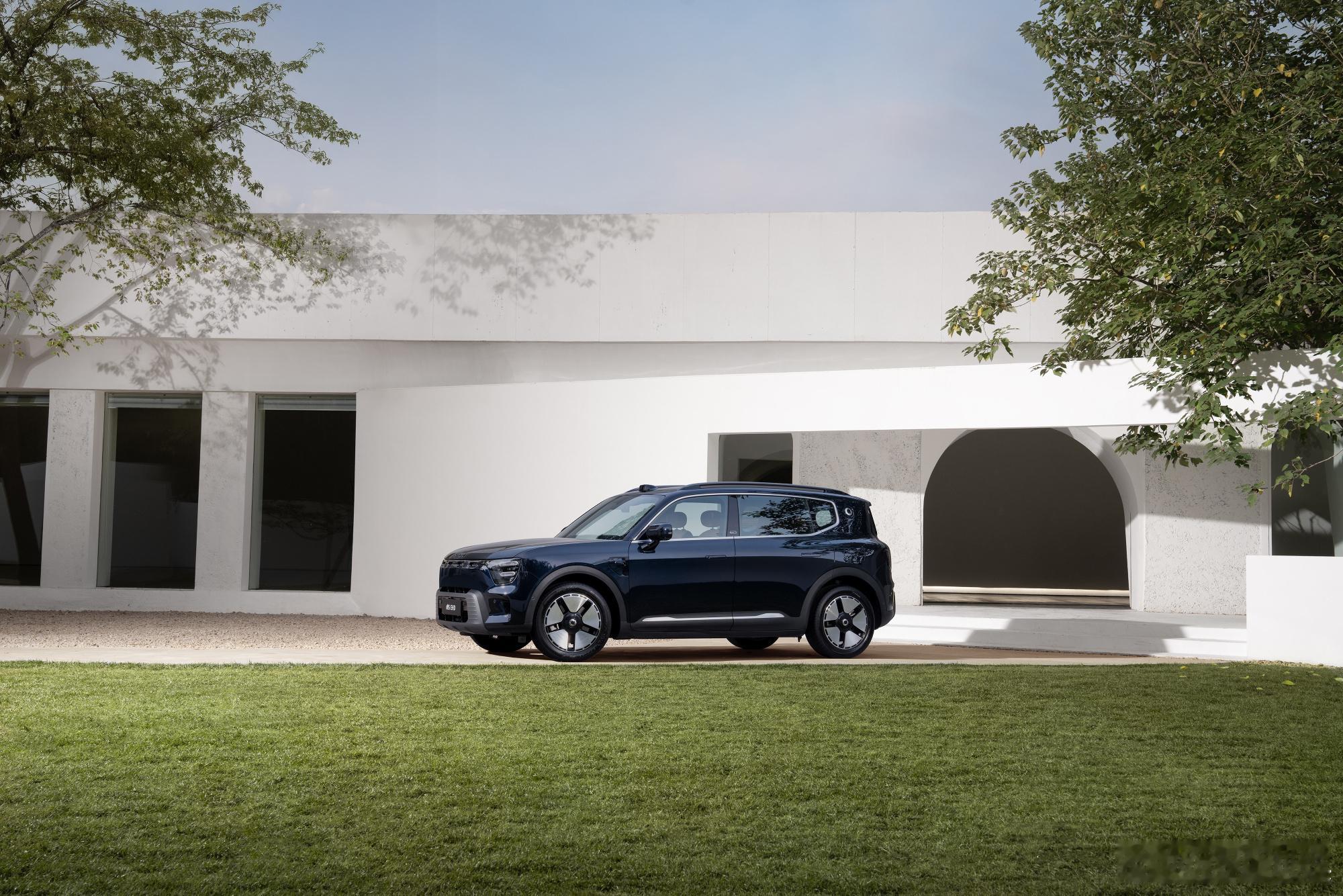 16.99万精灵5号超级电混超凡上市  10月28日，smart首款插混车型精灵