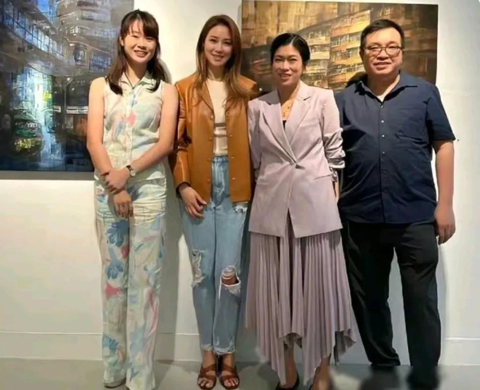 有人说徐子淇太瘦了
这样感觉失去了贵气
还是胖一点好呢
各位，对此，你们怎么看呢
