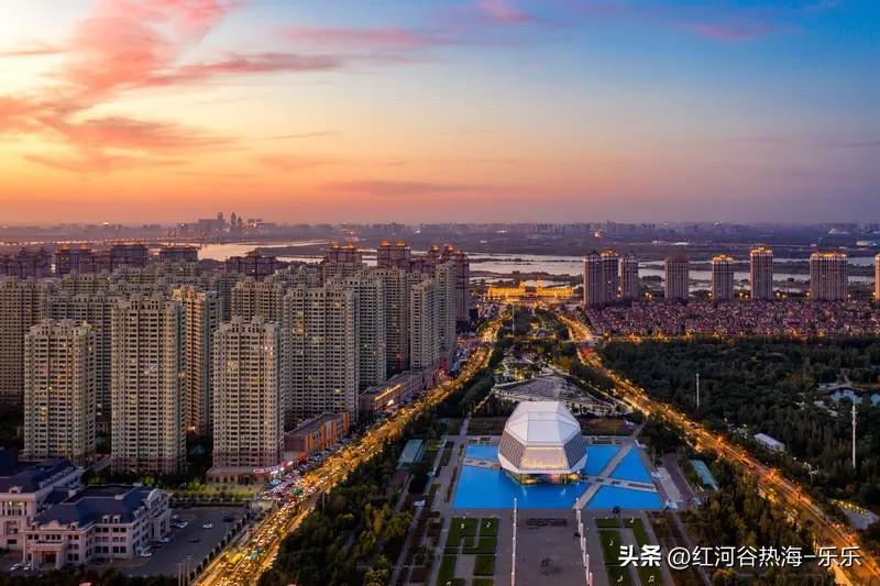 哈尔滨楼市这两年硬气到可怕。
哈尔滨楼市从2023年10月4日到2026年5月5