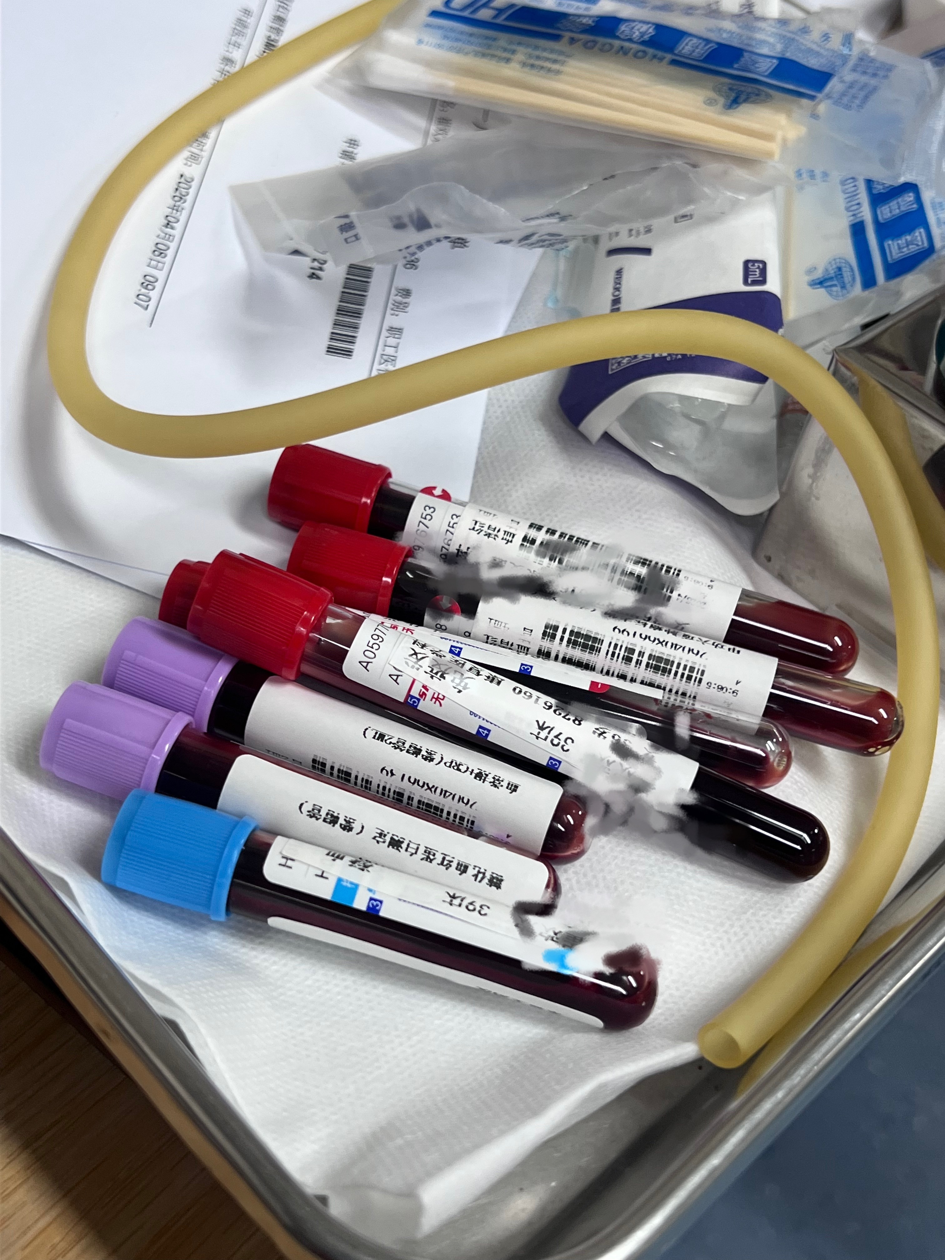 一言不合就抽7管血每年住院都有这一遭…… 