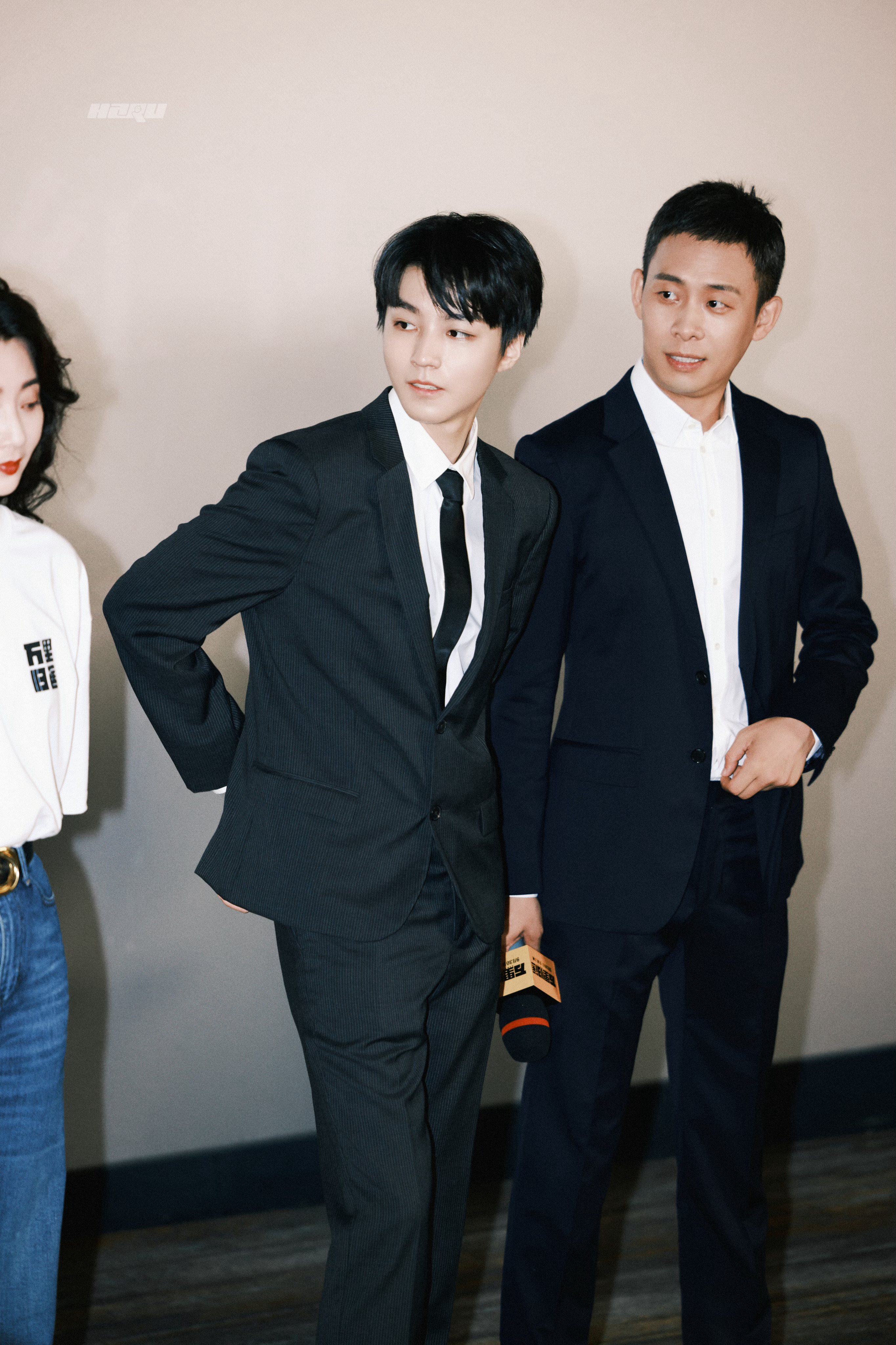 西装革履很端正的王俊凯（万里归途版王俊凯 / 愚人节特供 