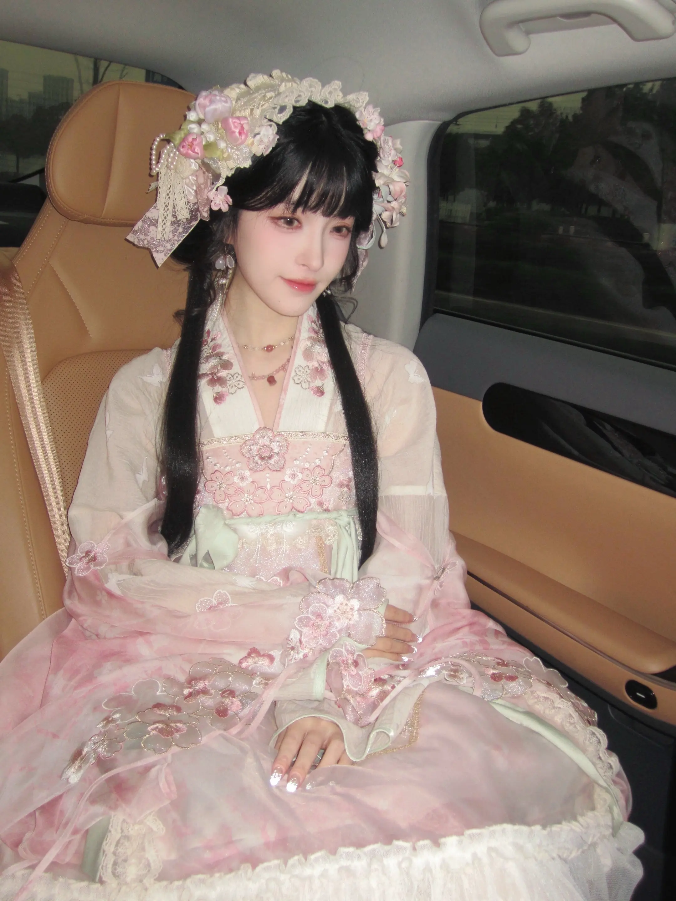 本人就是很萌啊，看起来笨笨的，其实就是笨笨的！一个连说话都萌萌的人，没...