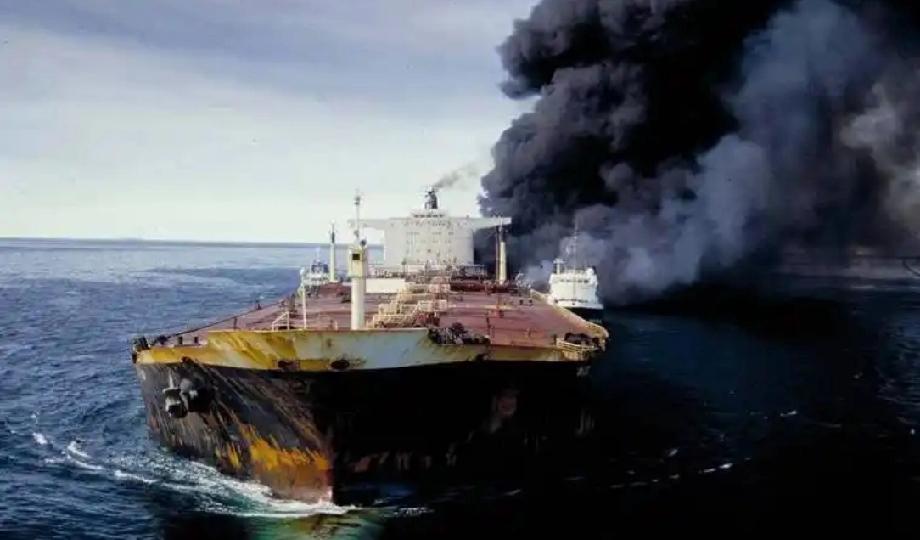 印度油轮船长VS伊朗指挥官对话
 
船长：停火，快停火，都给我干冒烟了！伊朗朋友