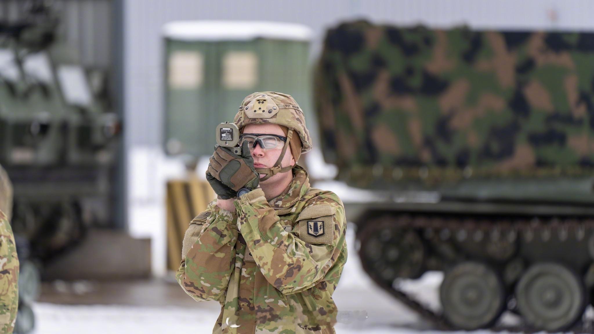 烽火问鼎计划 驻德美军第41野战炮兵旅第77野战炮兵团第1营的M270A2火箭炮