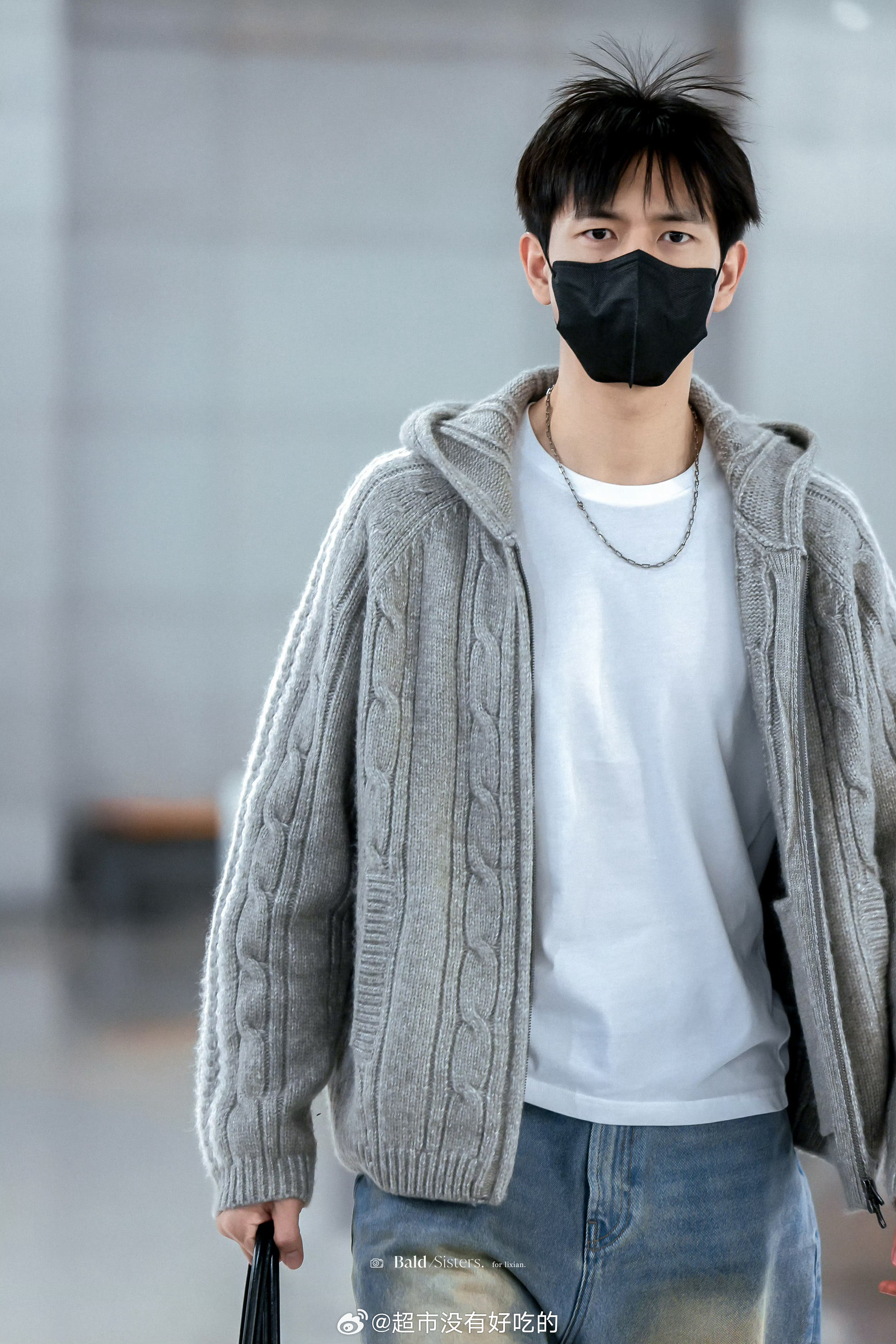 李现仁川机场站姐饭拍，工作一切顺利，男大顺毛是真好看 