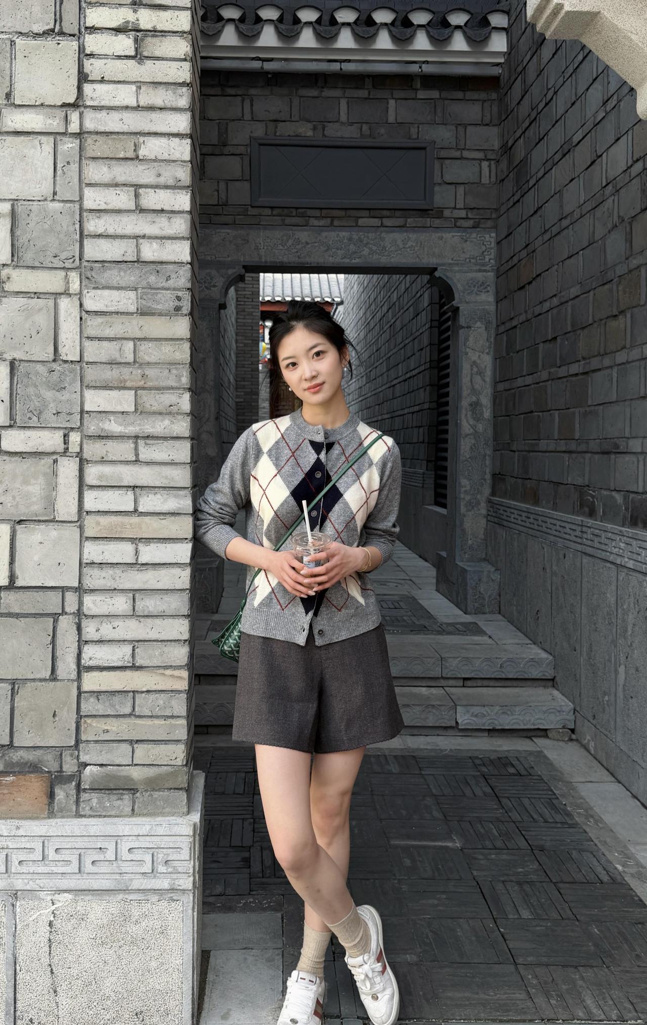 喜欢阳光明媚的一天🌞
什么样的穿搭可以成为气质女神?