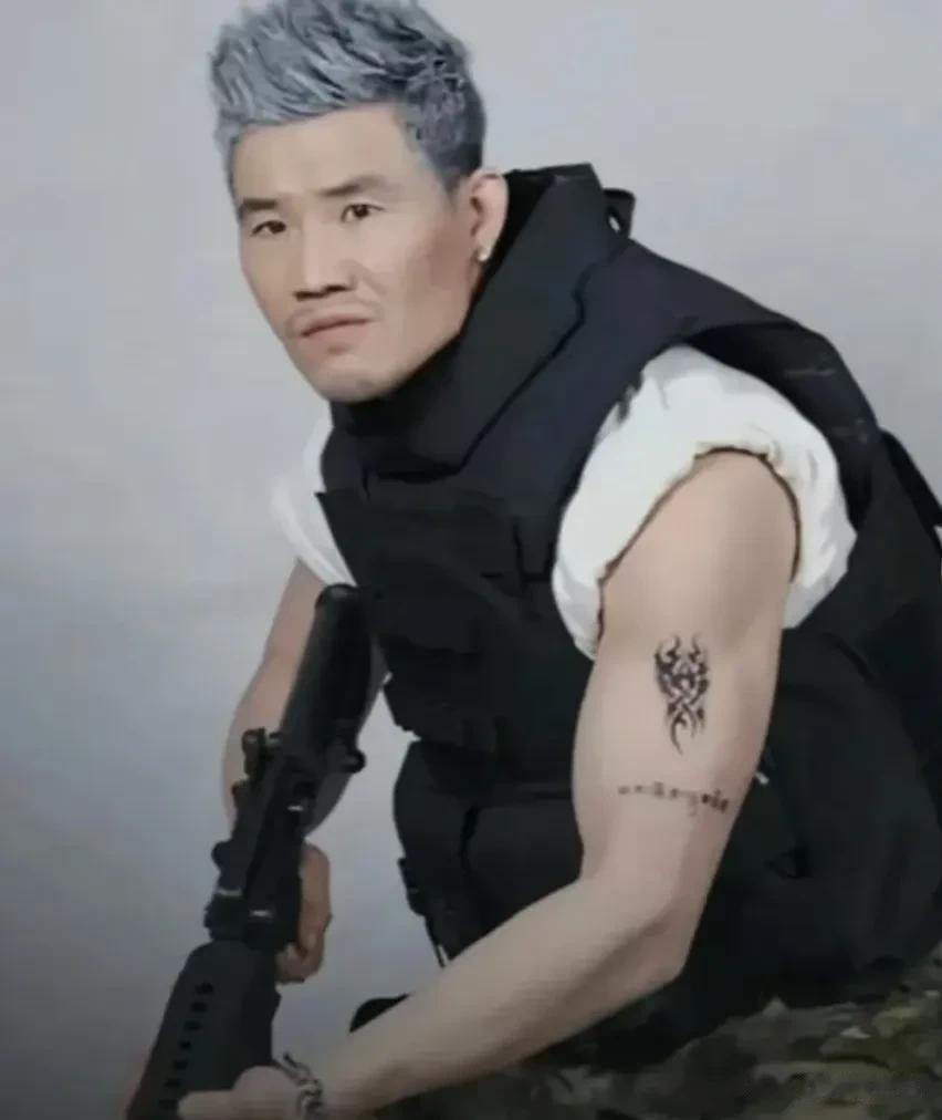嘎子谢孟伟又做回老本行了，看这个装备这个架势，明显就是对标战狼的，嘎子童星出身，