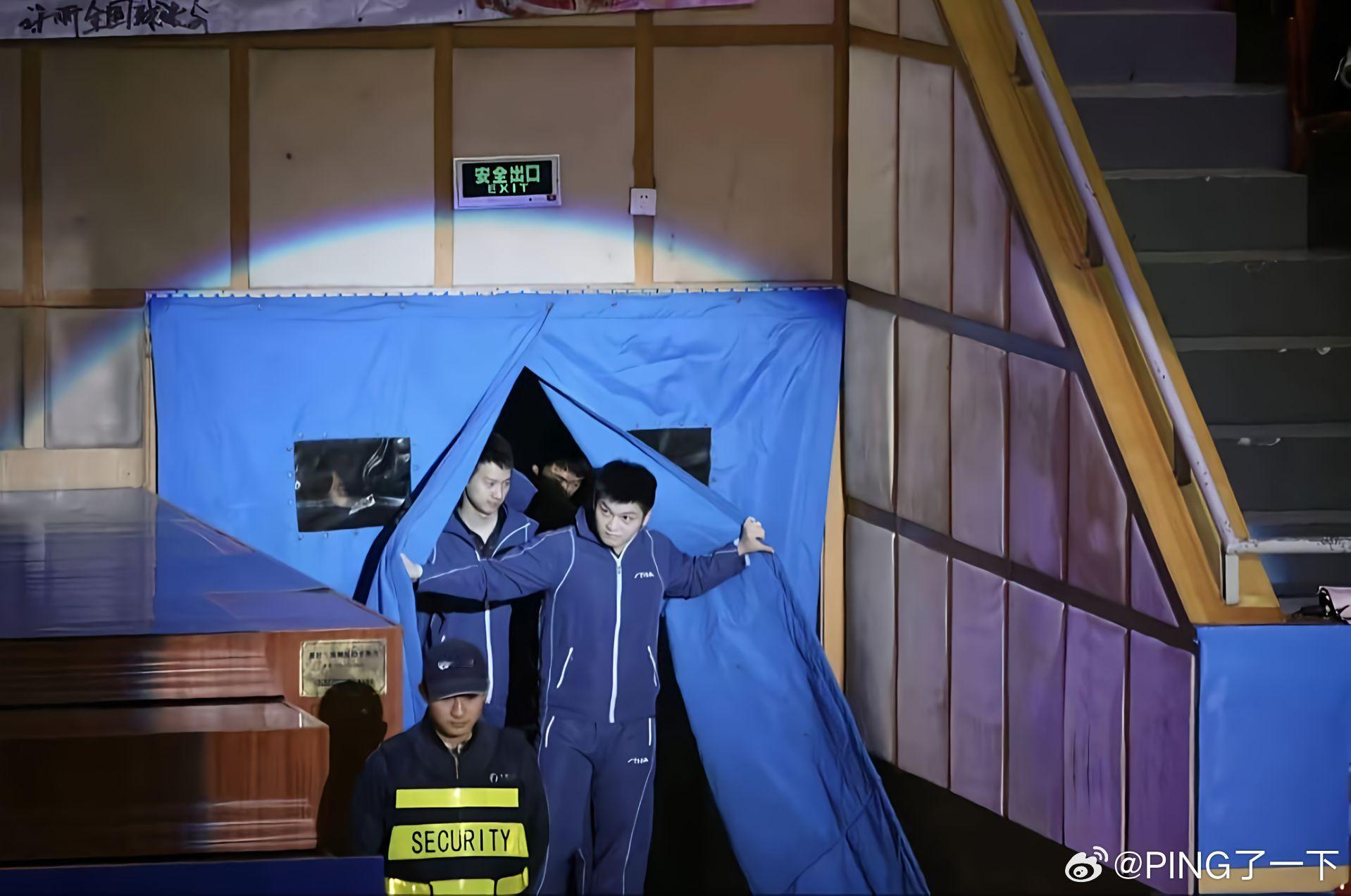 小东出场的三部曲    可爱溢出屏幕。 