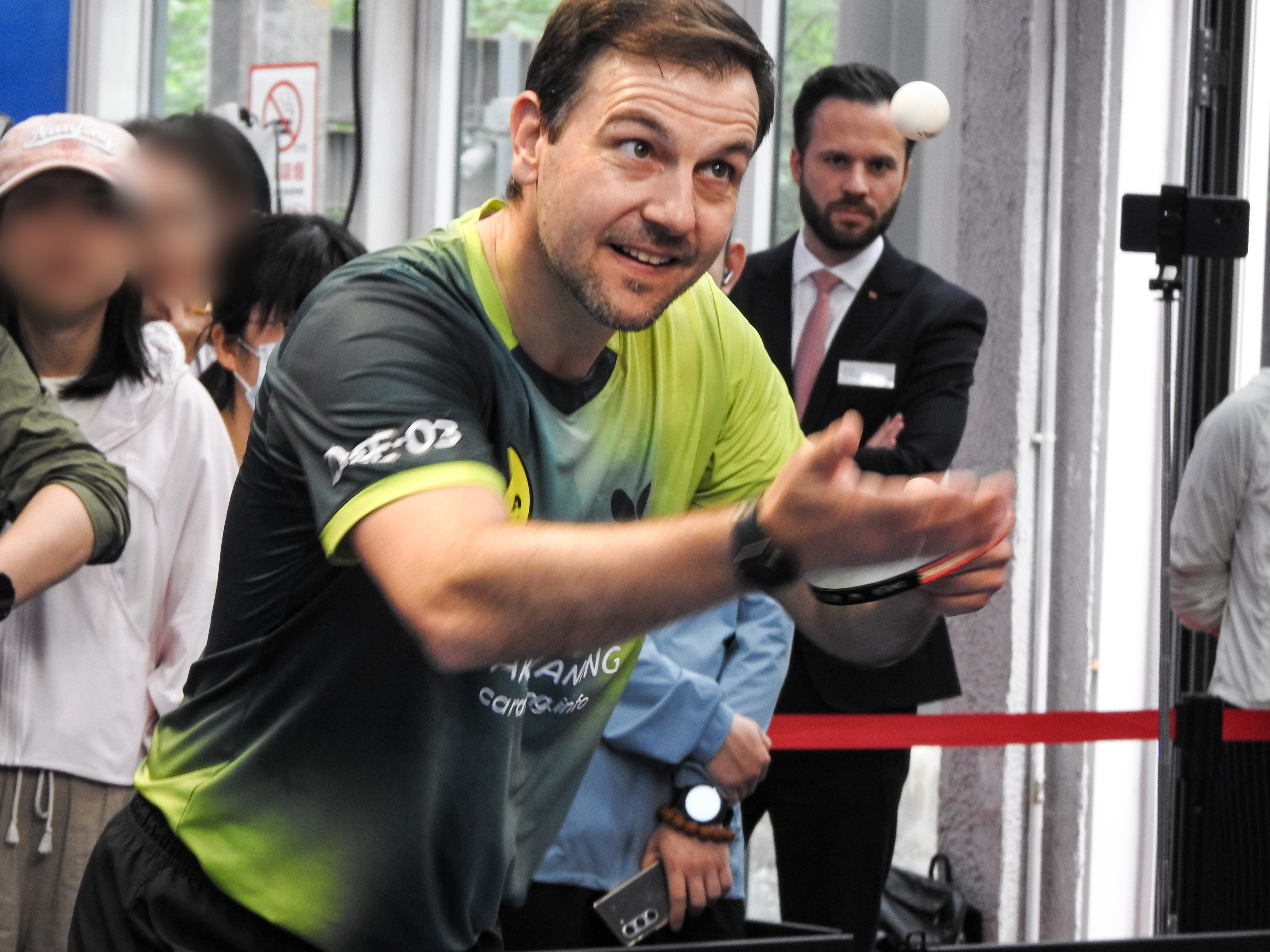5642【🇩🇪🏓】所有人拿起智能手机欣赏这个提莫啵啵 