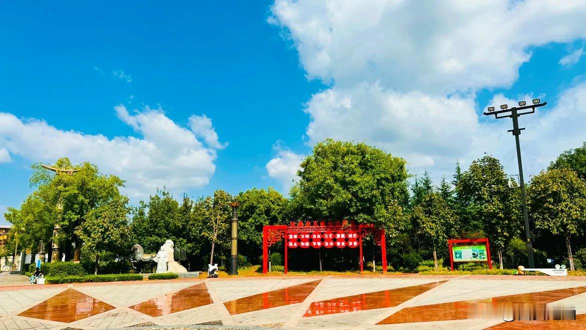不是所有的旅行都要远行万里，心中有景，处处皆是#国庆# 的盛宴。这里家乡周至的乐