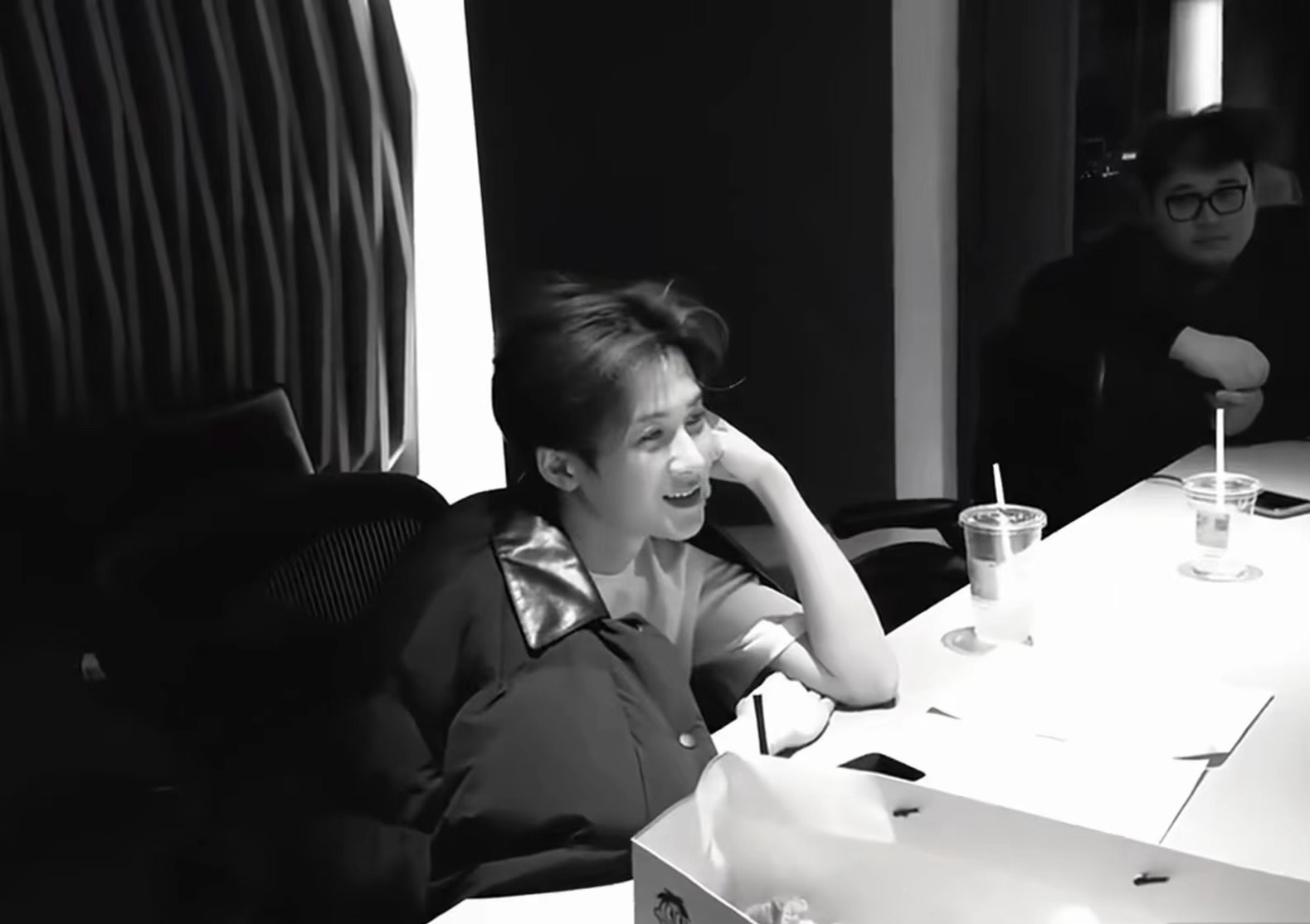 “怎么 你以为我这张脸就没有竞争力吗？”檀健次谢却山 jct檀健次何不同舟渡