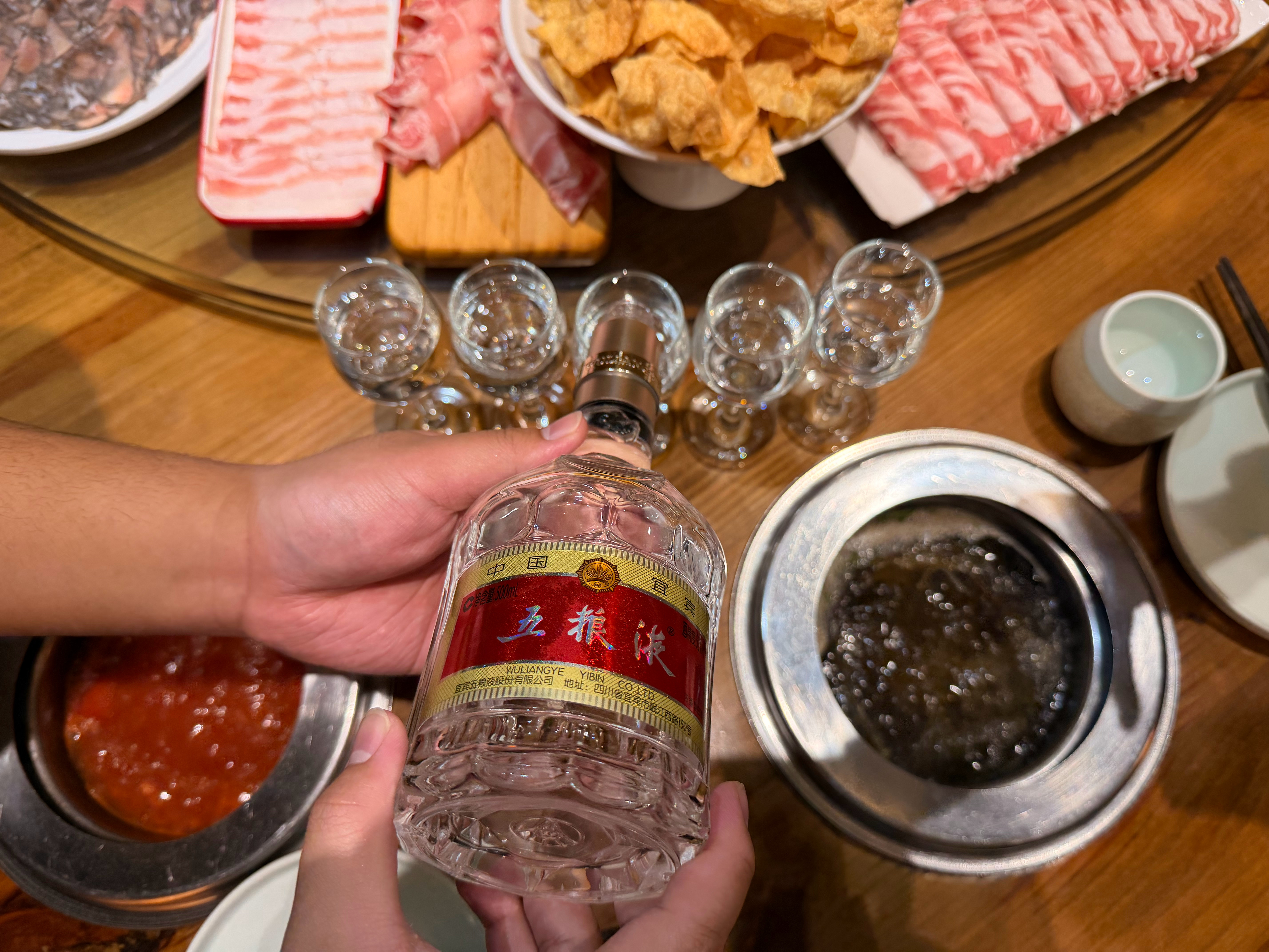 一月的最后一天，放纵一次吧～很久没有喝过白酒了祝大家周末愉快，二月你好～ 