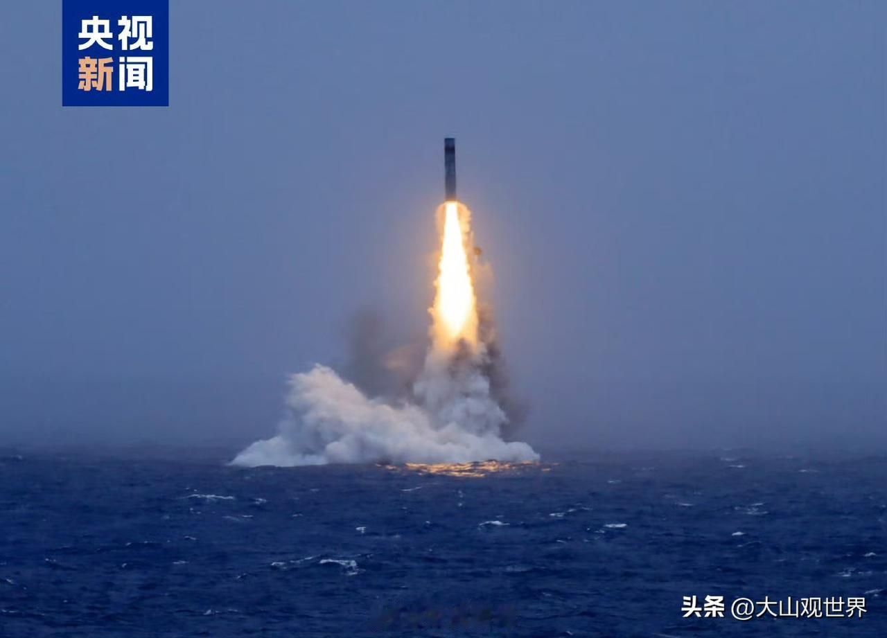 陆基海基接连亮剑，现在就等空基战略导弹完成收官试射
 
7月6日中午12点01分