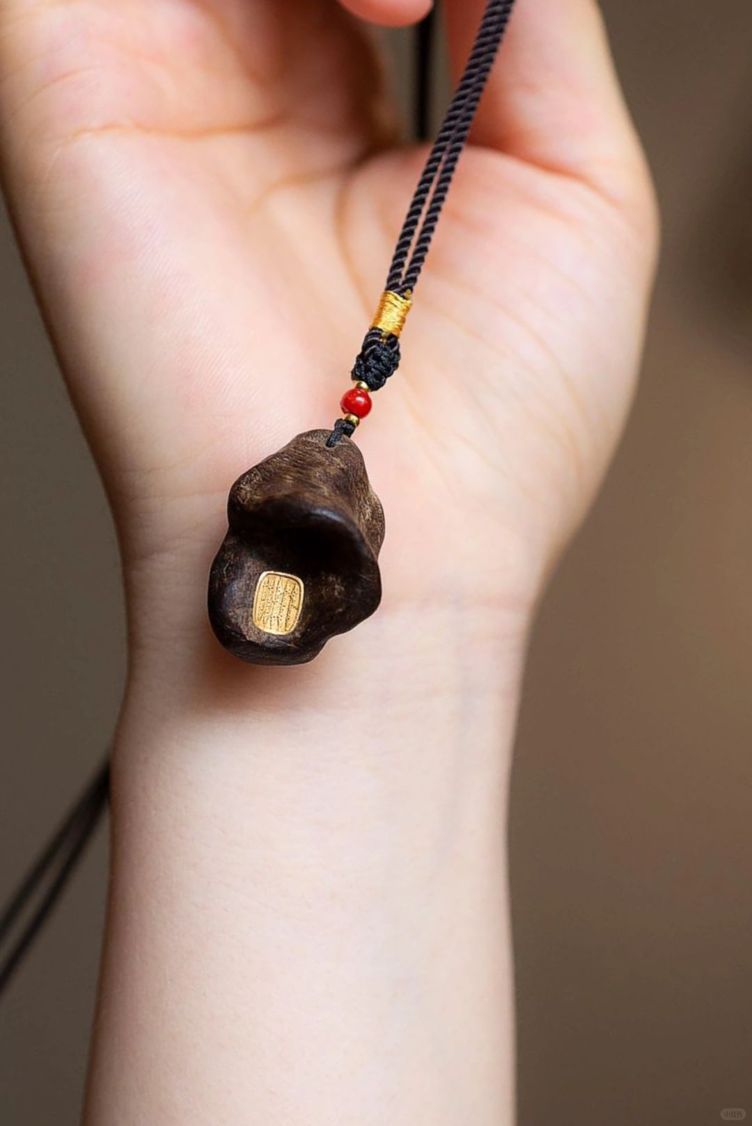 沉香五条经文佩戴：平安顺利人缘财运健康。