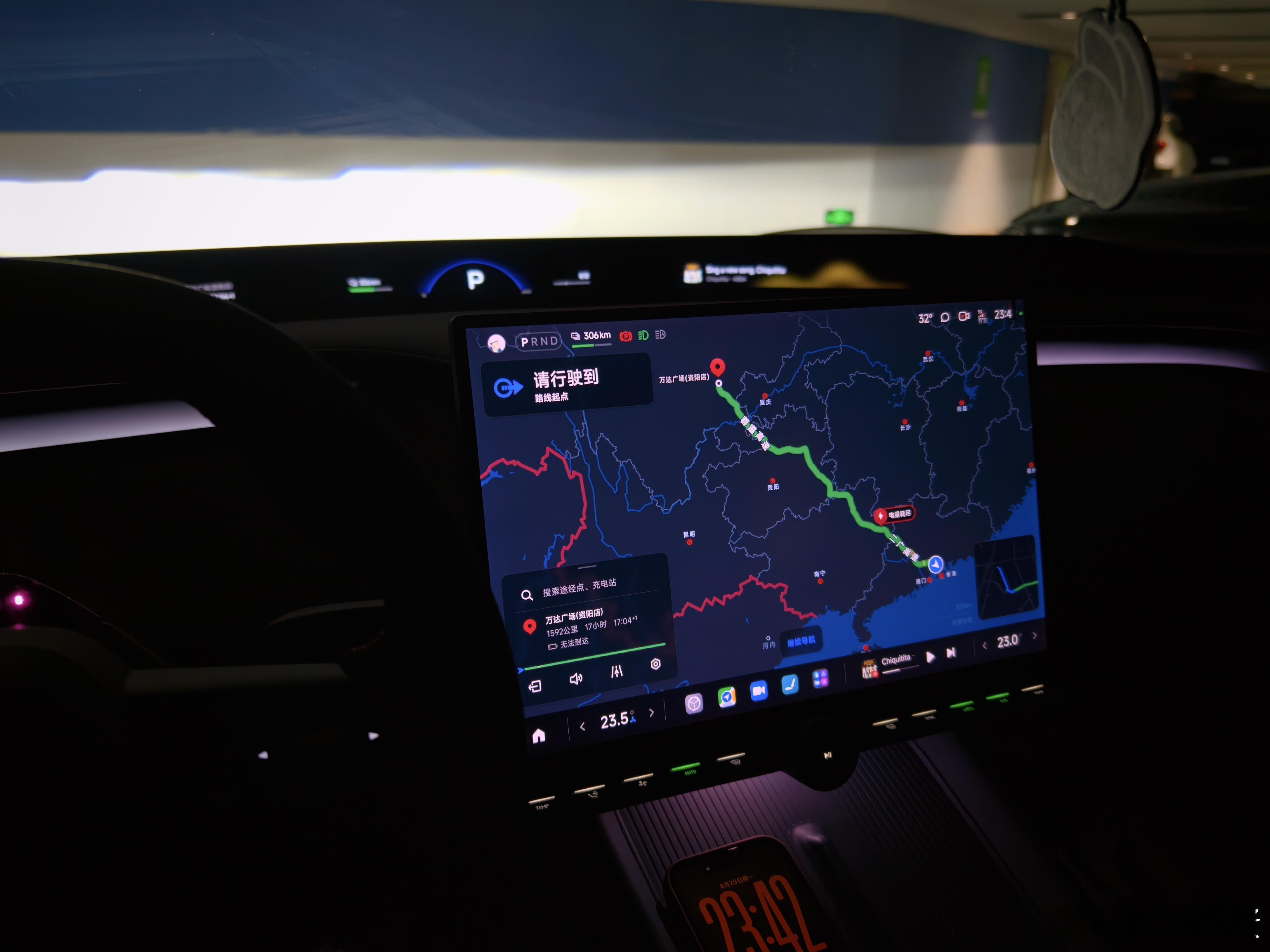 提 YU7 之后第一次出远门，国庆要去见易总父母了，朋友们祝我一切顺利吧[666