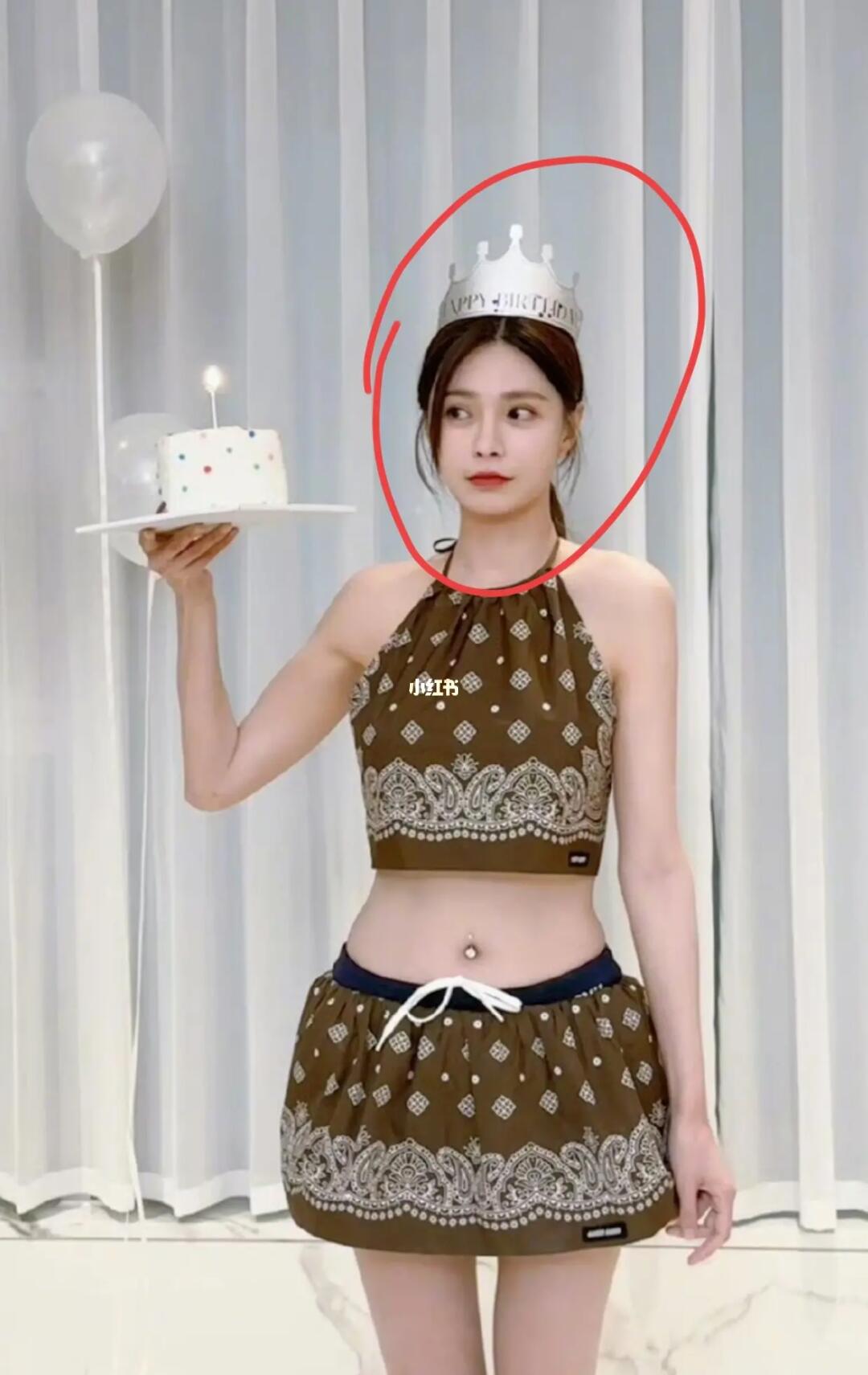 婚后的沈梦辰，庆生都好性感，一身miumiu