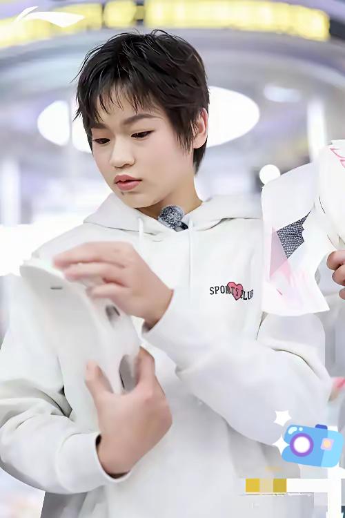 刷到全红婵说自己为控体重只在特别饿时才吃饭，我直接破防了！这个才十几岁的小姑娘，