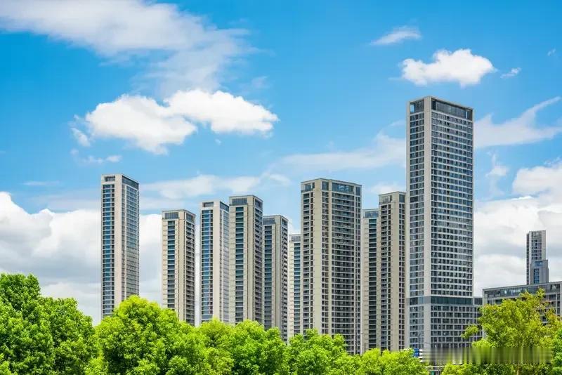 杭州楼市这冷清劲儿，和网红流量下滑脱不了干系。就说杭州的网红大楼丽晶国际，曾经那