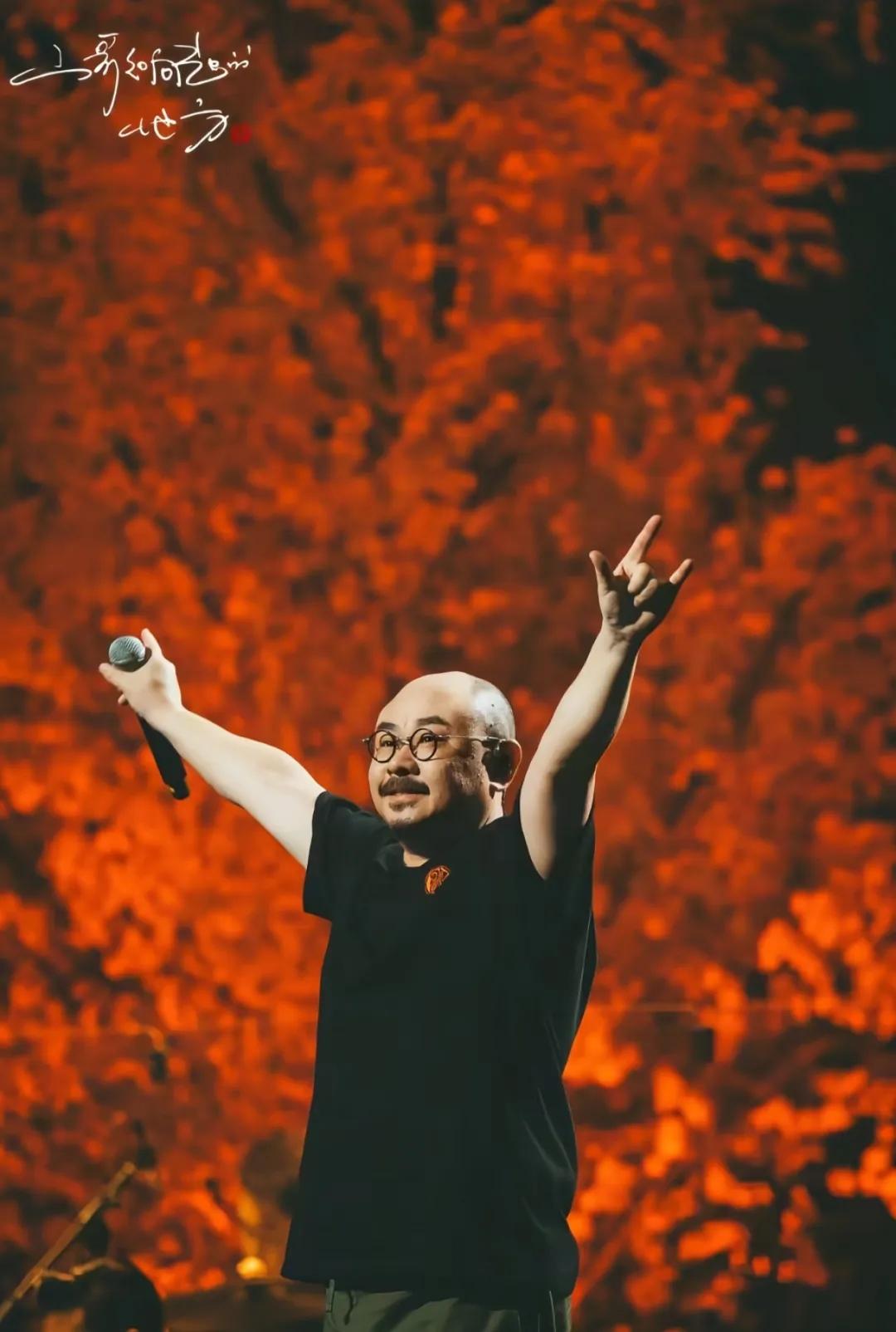 刀郎的歌为啥这么受欢迎?刀郎的音乐扎根民间，旋律质朴动人，歌词直击人心，兼具西域