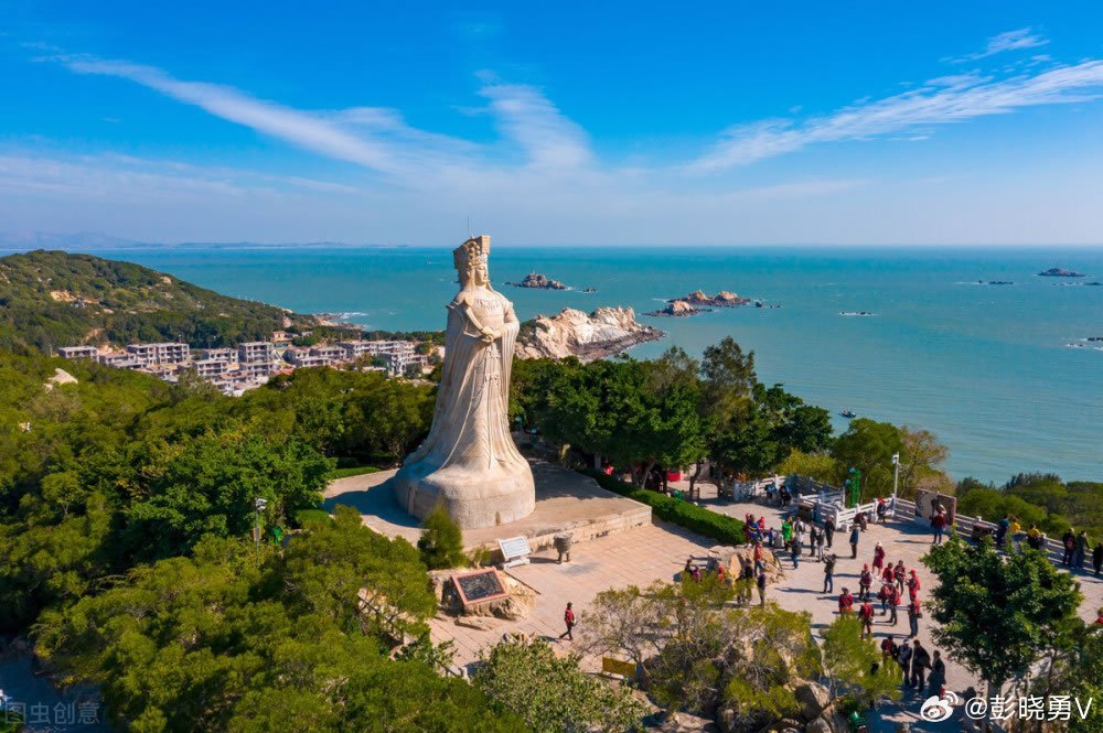 彭晓勇说《世界厚重的妈祖文化》妈祖俗称“海神娘娘”，是传说中掌管海上航运的女神。