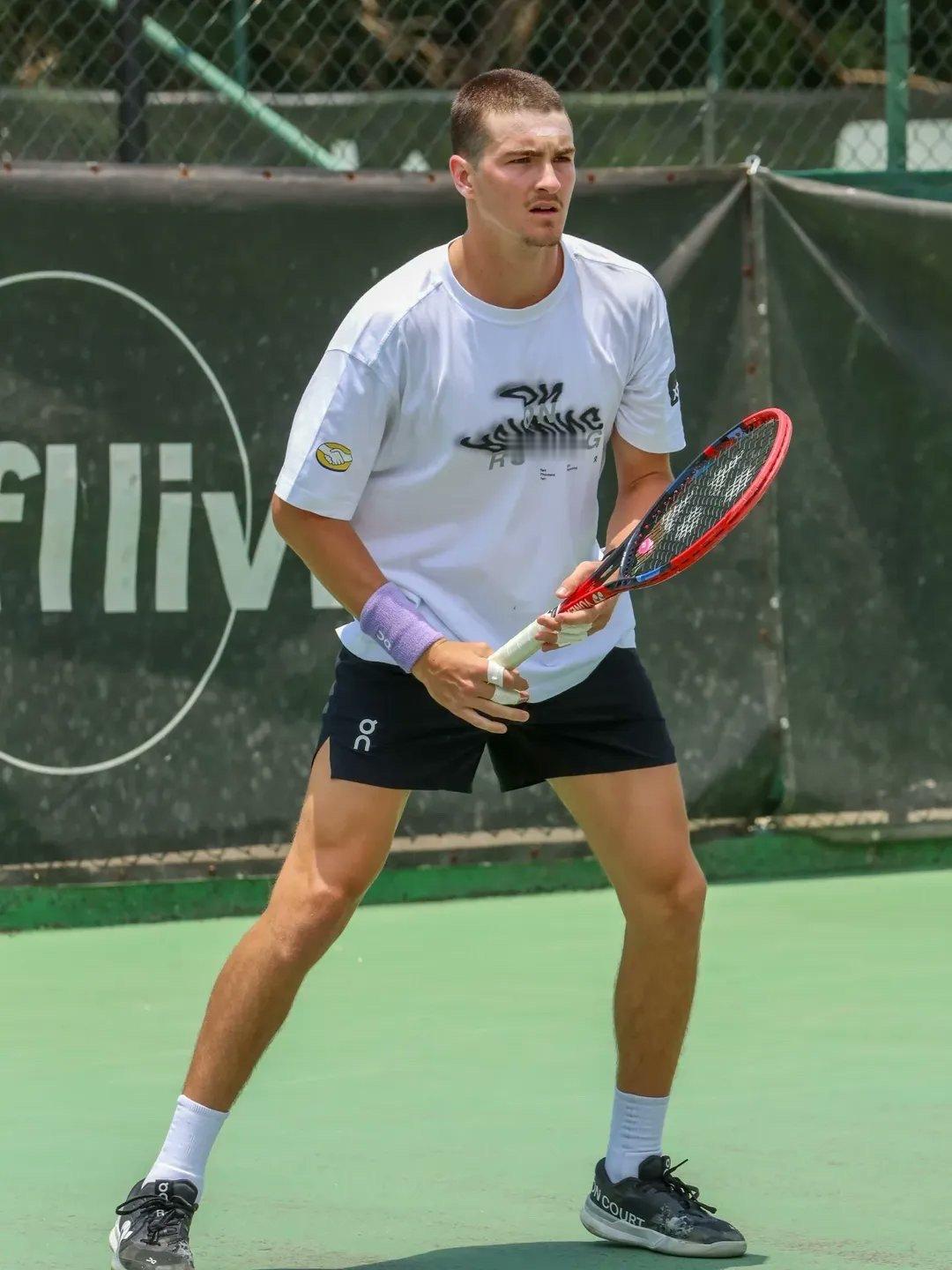 巴西新星丰塞卡寸头新造型，好看吗？