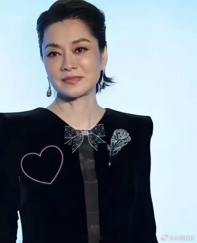 歌手总决赛毛阿敏第一次来歌手第一次来到歌手总决赛，毛阿敏的发言把整场格局拉高，胜
