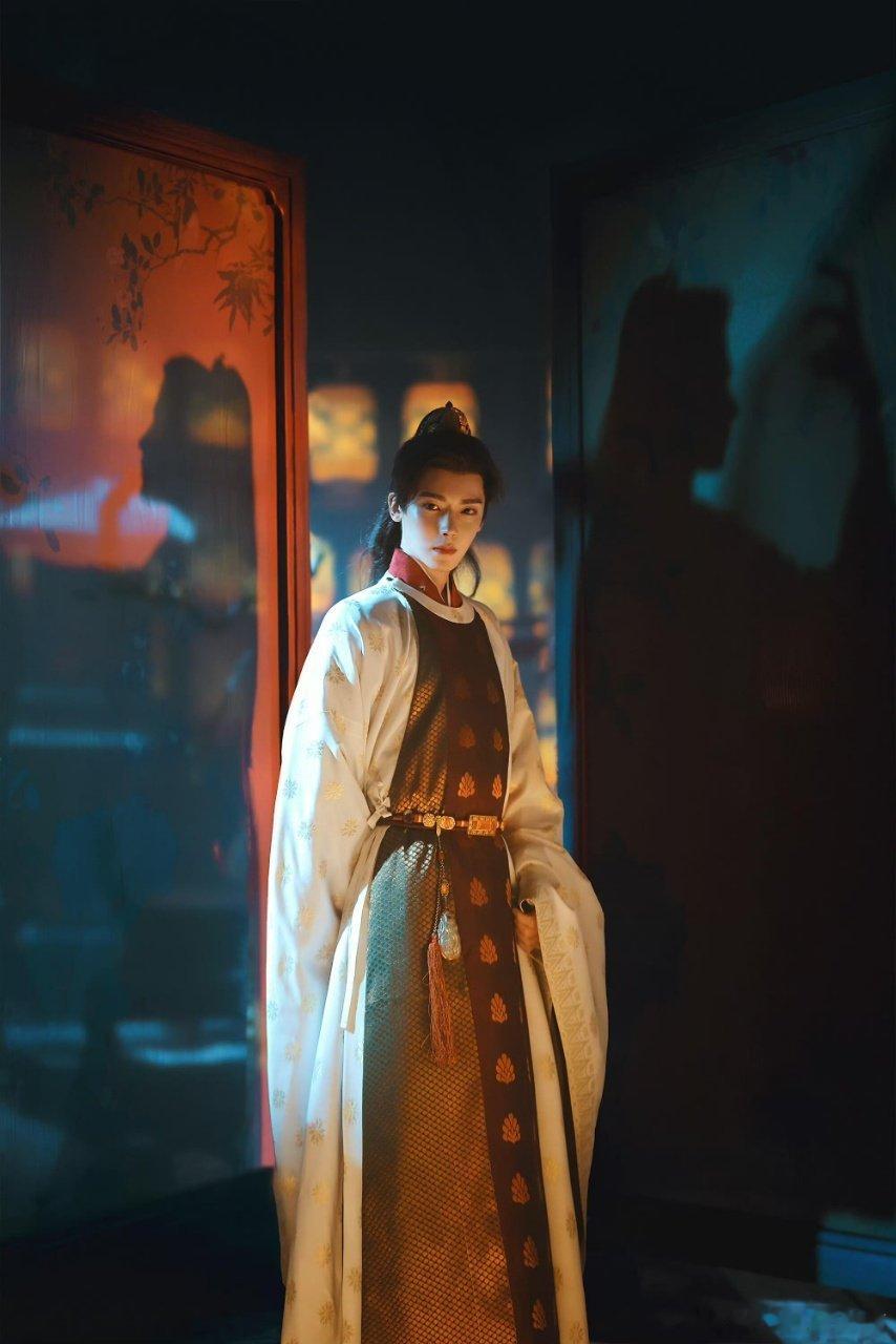 我从未见过这样的侯明昊侯明昊你变了！陆江来这哪是阳光小狗啊，这明明是会摇尾巴的狼