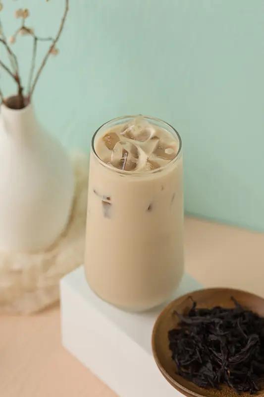 复旦大学钱文忠教授说：
"年轻人一定要对钱有概念。一杯奶茶20块钱，相当于6瓶牛