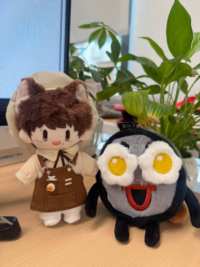 周深  今天难得带嫑嫑来上班，下班带可嫑一起去打卡快闪店周深2026深深的巡回演