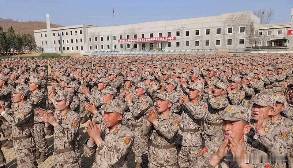 乌克兰情报总局：俄罗斯正在用民用卡车将朝鲜军队运送到前线
基辅时间10月27日晚