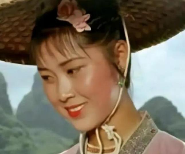 她是中国第一个被执行死刑的明星，却在刑场上大喊不公平！1992年，靠“刘三姐”这