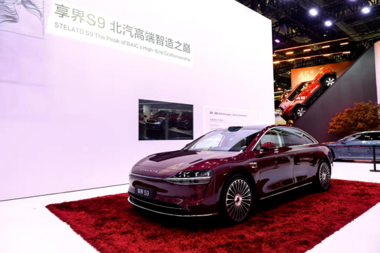 极狐销量高速增长 享界站稳高端市场 北汽蓝谷迈入快速发展通道