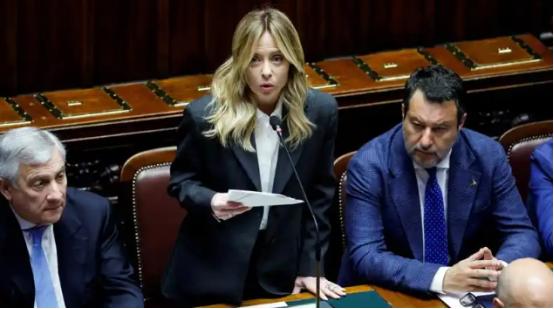 意大利总理梅洛尼，现在居然敢当着全世界的面，跟美国叫板，一句话就把欧美盟友之间那