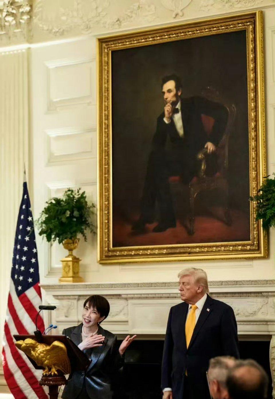 特朗普美国对伊政策现矛盾信号，公开威胁再袭伊朗，私下却讨论结束战争。这种言行不一