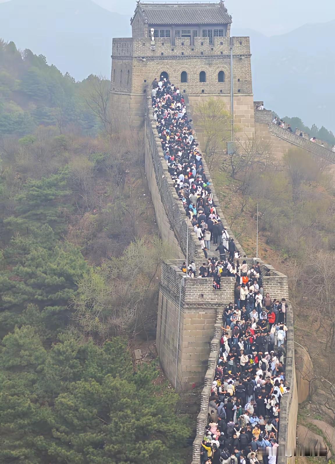不到长城非好汉，到了长城累瘫半长城挤满真好汉，我宅家中做懒汉