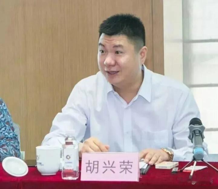 浙江上市公司多弗集团创始人被强制措施 百亿股权冻结

ST海龙一则简短公告，揭开