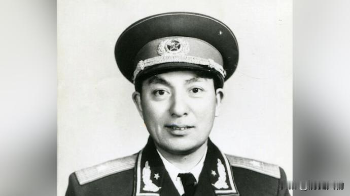 开国少将黎光，1914年出生，四川仪陇人，1933年参加红军，1935年入党，历