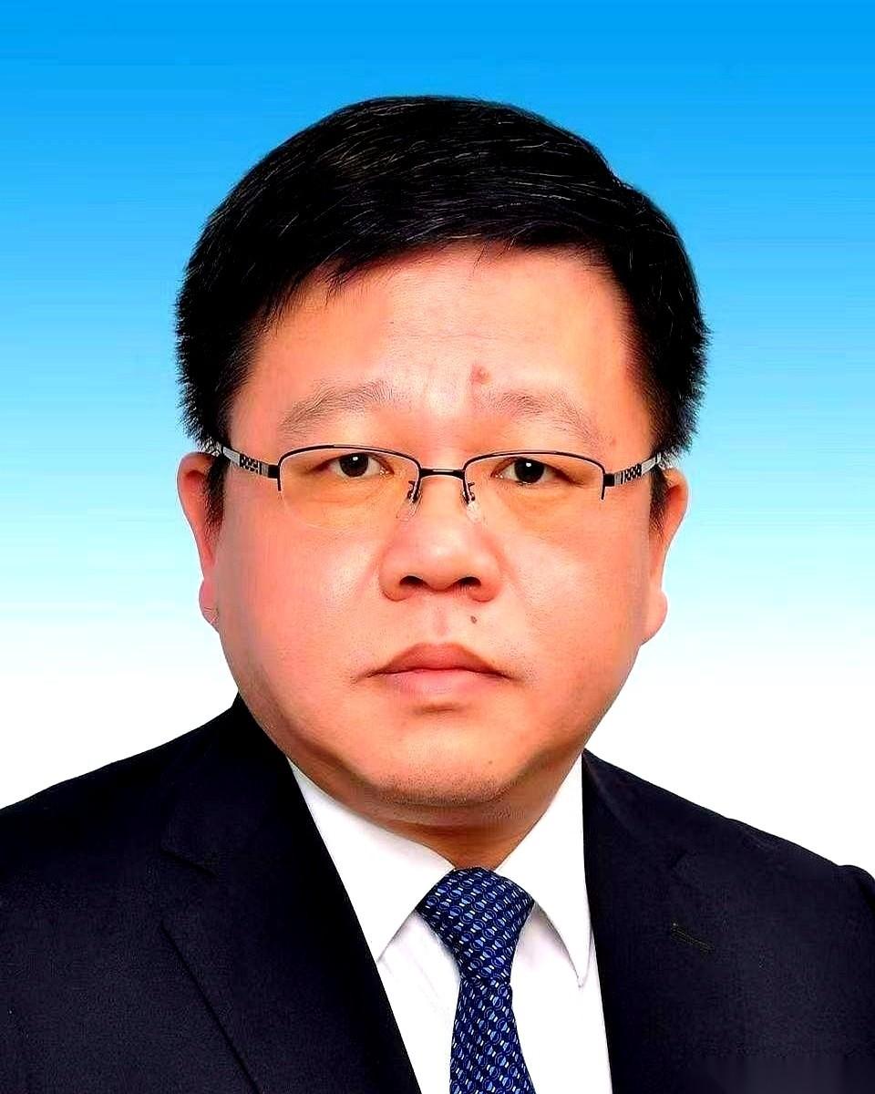 我跟你说，南华大学新校长这波操作，真的，太帅了。
没有任何铺垫，没有红毯和鲜花。