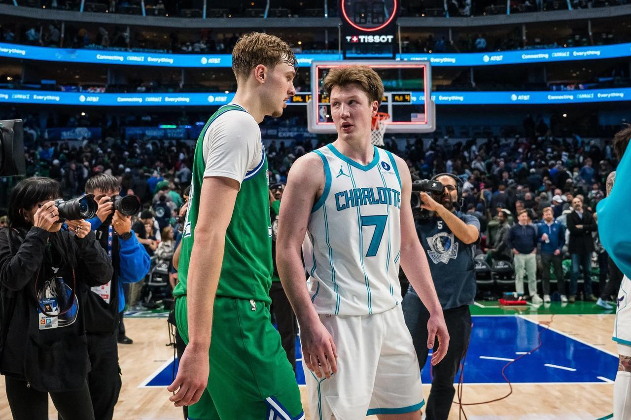 独行侠的主帅基德祝福自己的爱将，恭贺他斩获了NBA年度最佳新秀奖！这名获奖的球员