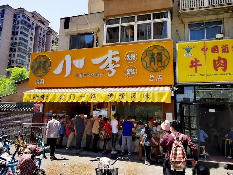 不想麻烦别人，可能源于小时候的经历。就像朋友小王，小时候做贺卡给爸爸，却被敷衍回