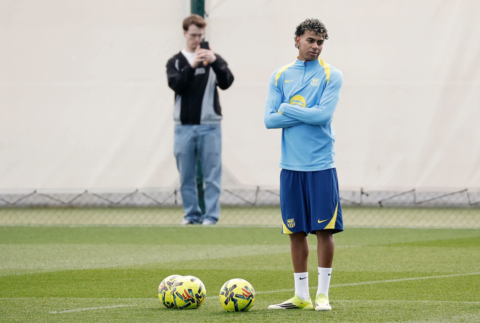 亚马尔第一次生气，用法律手段维护自身权益。ABC此前报道法蒂兄弟殴打一名女子的新